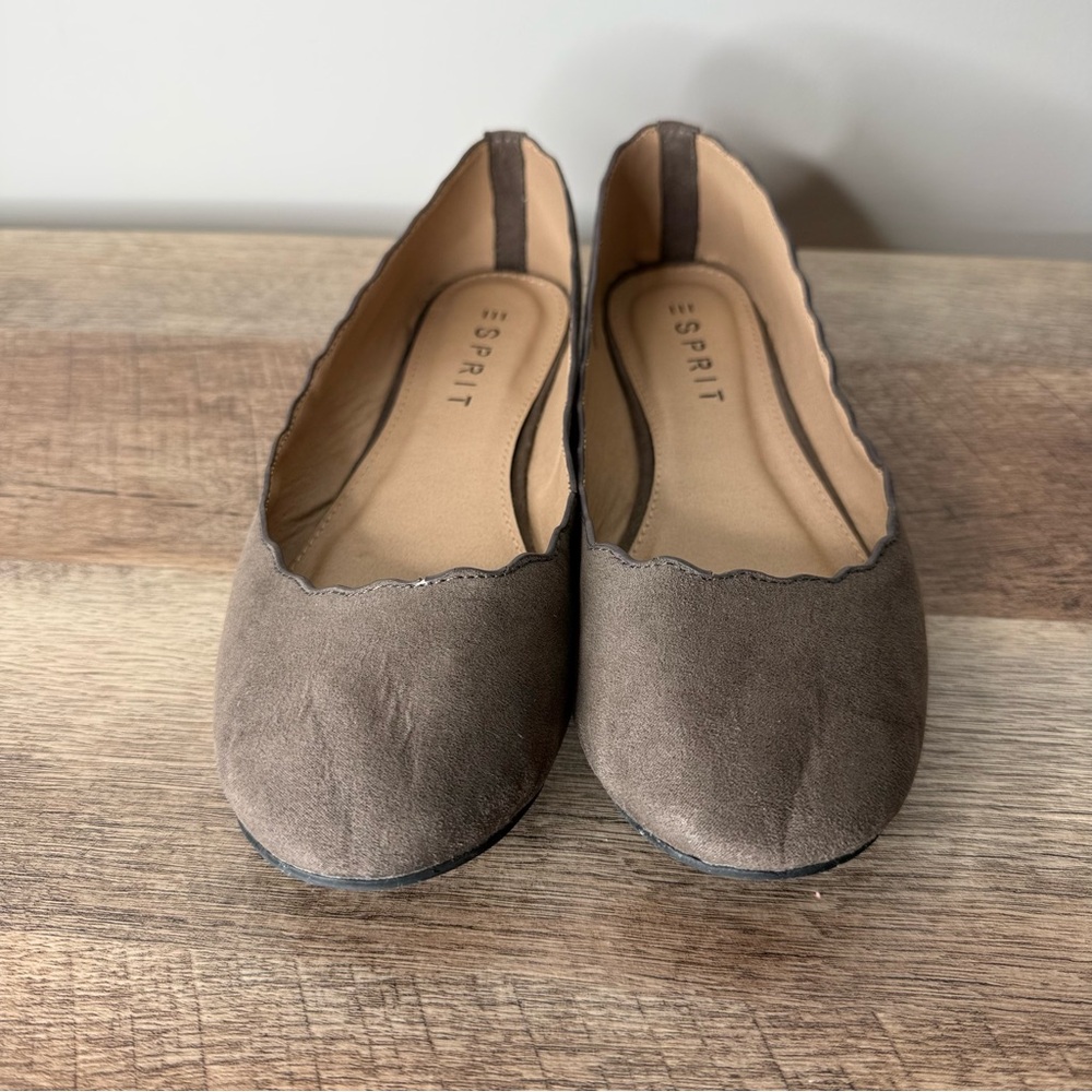 ESPRIT Sandy Brown Ballet Flats Scalloped Edges Faux Suede Microsuede 7.5 *Flaw - Picture 2 of 12